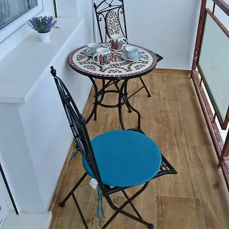 Anna With Parking شقة