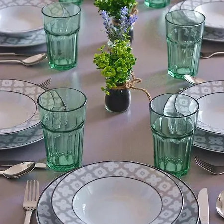 Anna With Parking Split