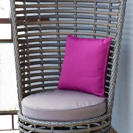 Anna With Parking Split