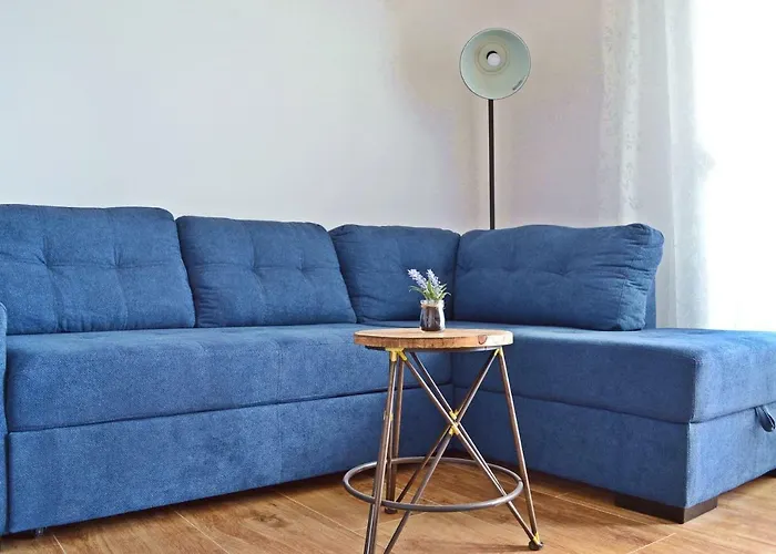 Anna With Parking Apartment