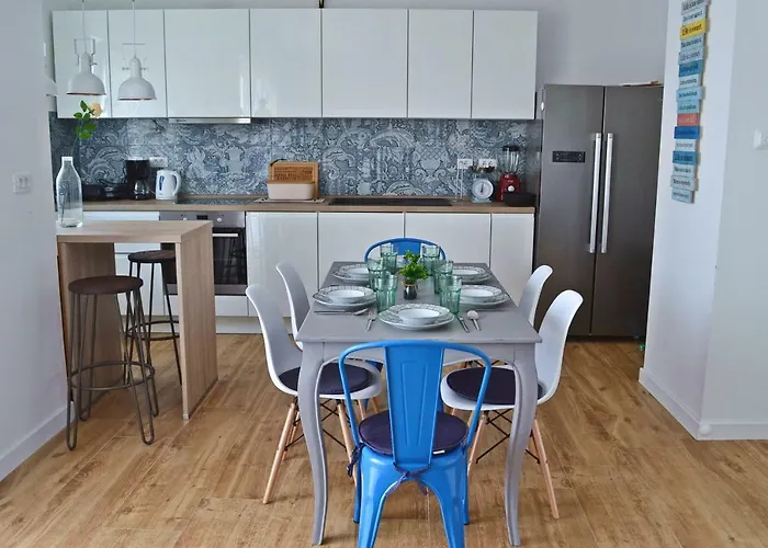 Anna With Parking Apartment