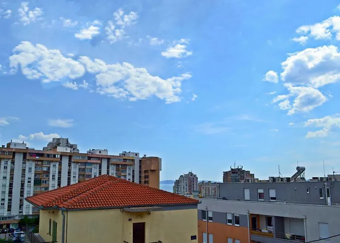 Anna With Parking Apartment