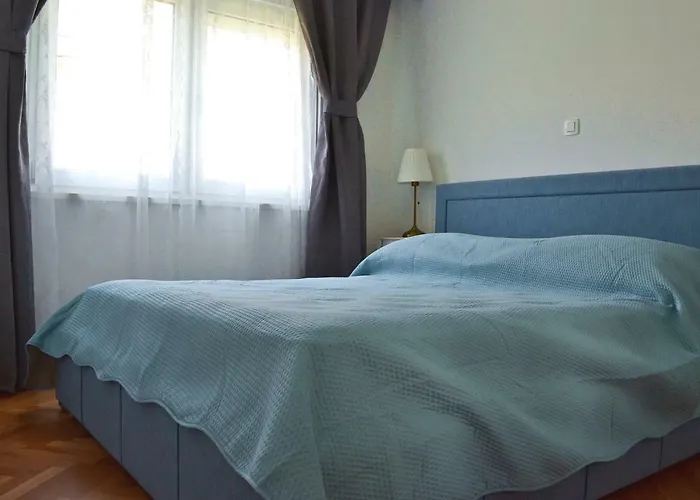 Anna With Parking Apartment *