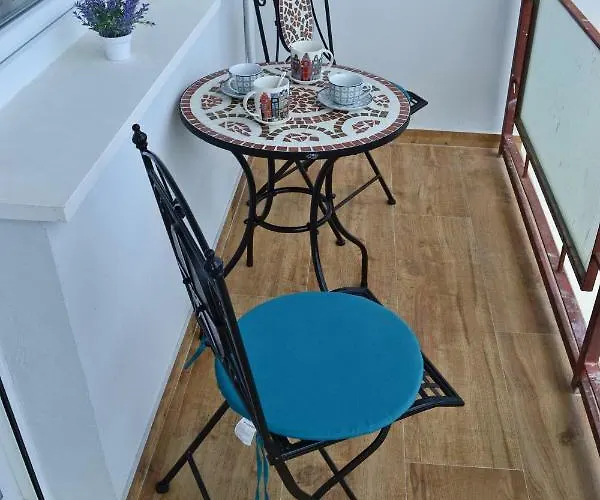 Anna With Parking Apartment