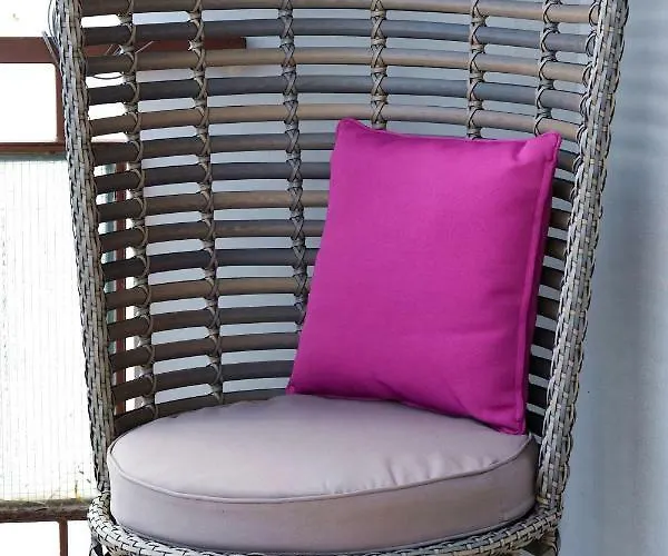 Anna With Parking Split