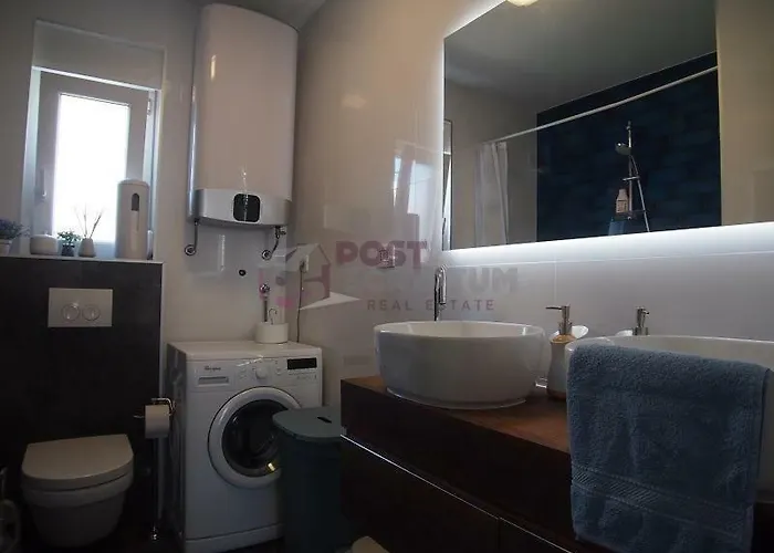 Anna With Parking Apartment